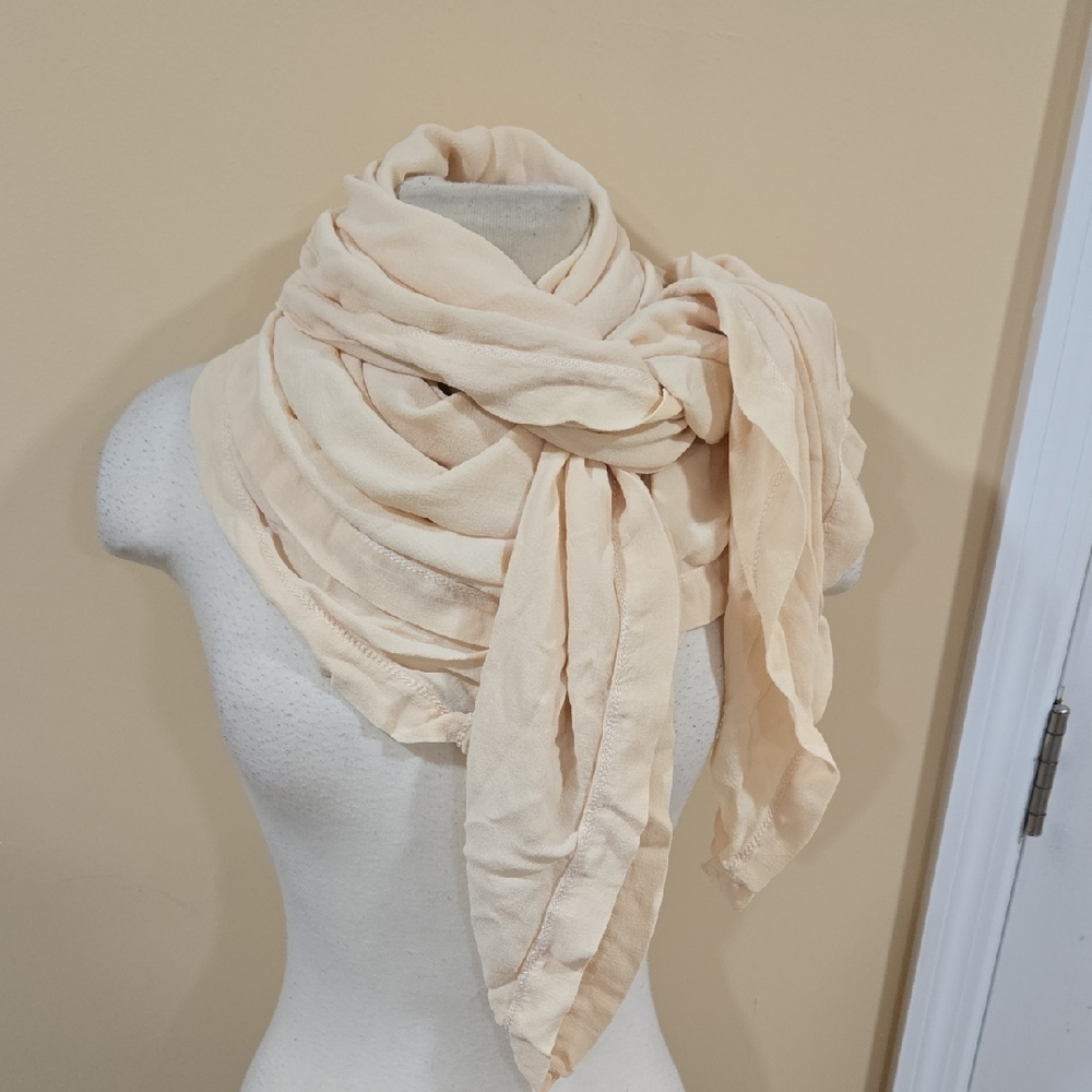 CHANEL Luxurious Cream Wrap